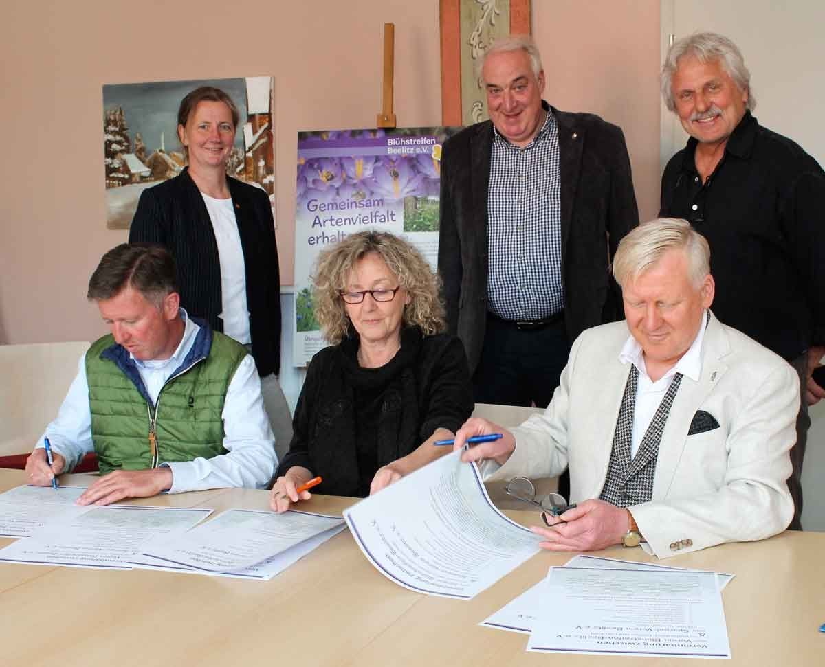 Unterschrift im Rathaus Beelitz